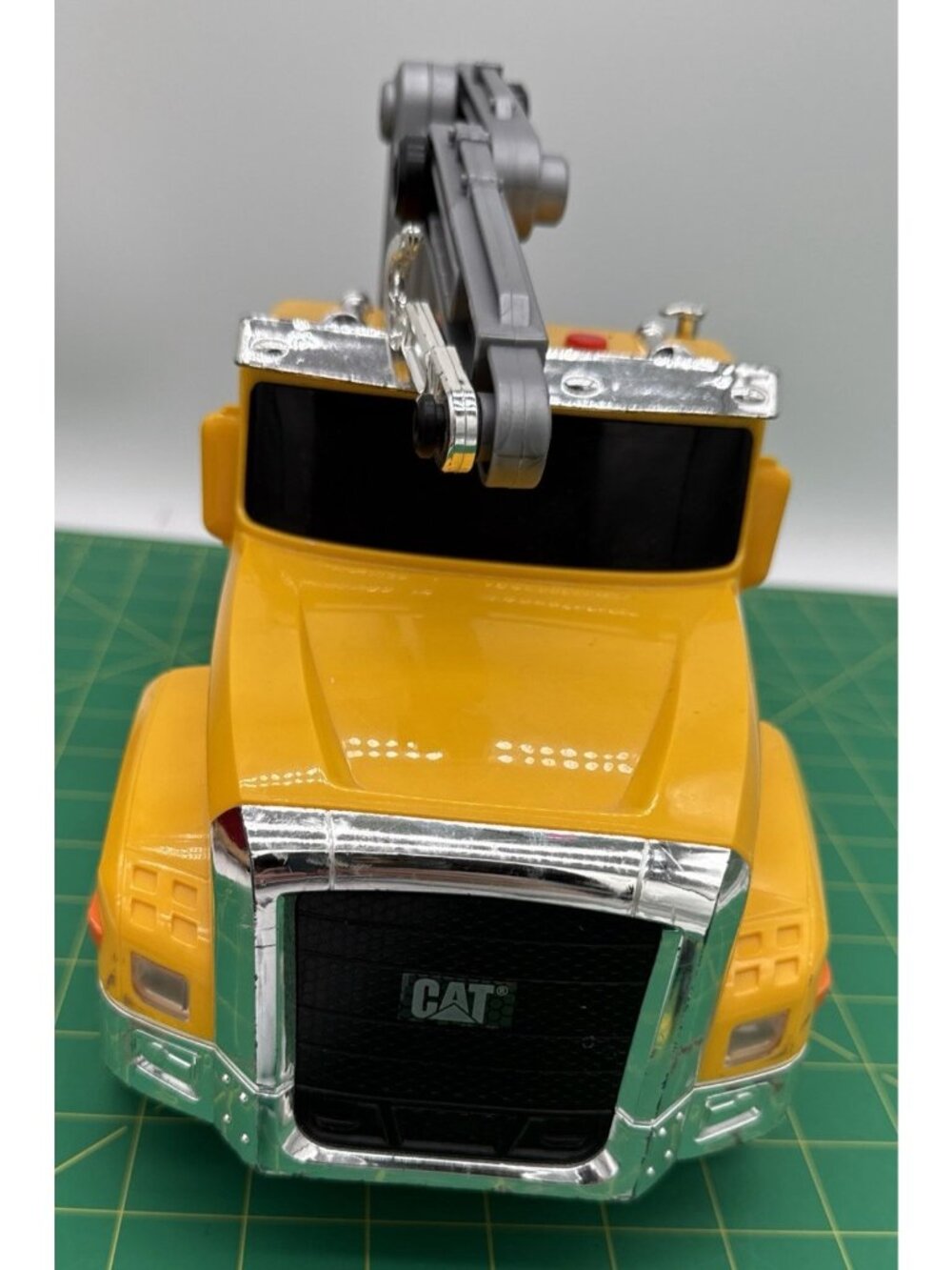 CAT Caterpillar  Plastic Tow Truck Lights Sounds Toy State WORKS